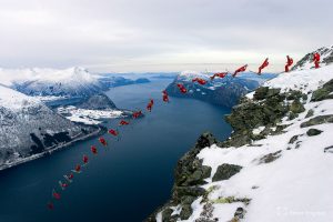 Filminnspilling av ski-BASE-hopping med Matchstick på Gridsetskolten, Innfjorden.