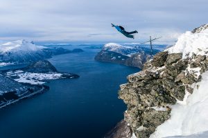 Ski-BASE-hopping med Thomas Berg Hestad på Gridsetskolten, Infjorden.