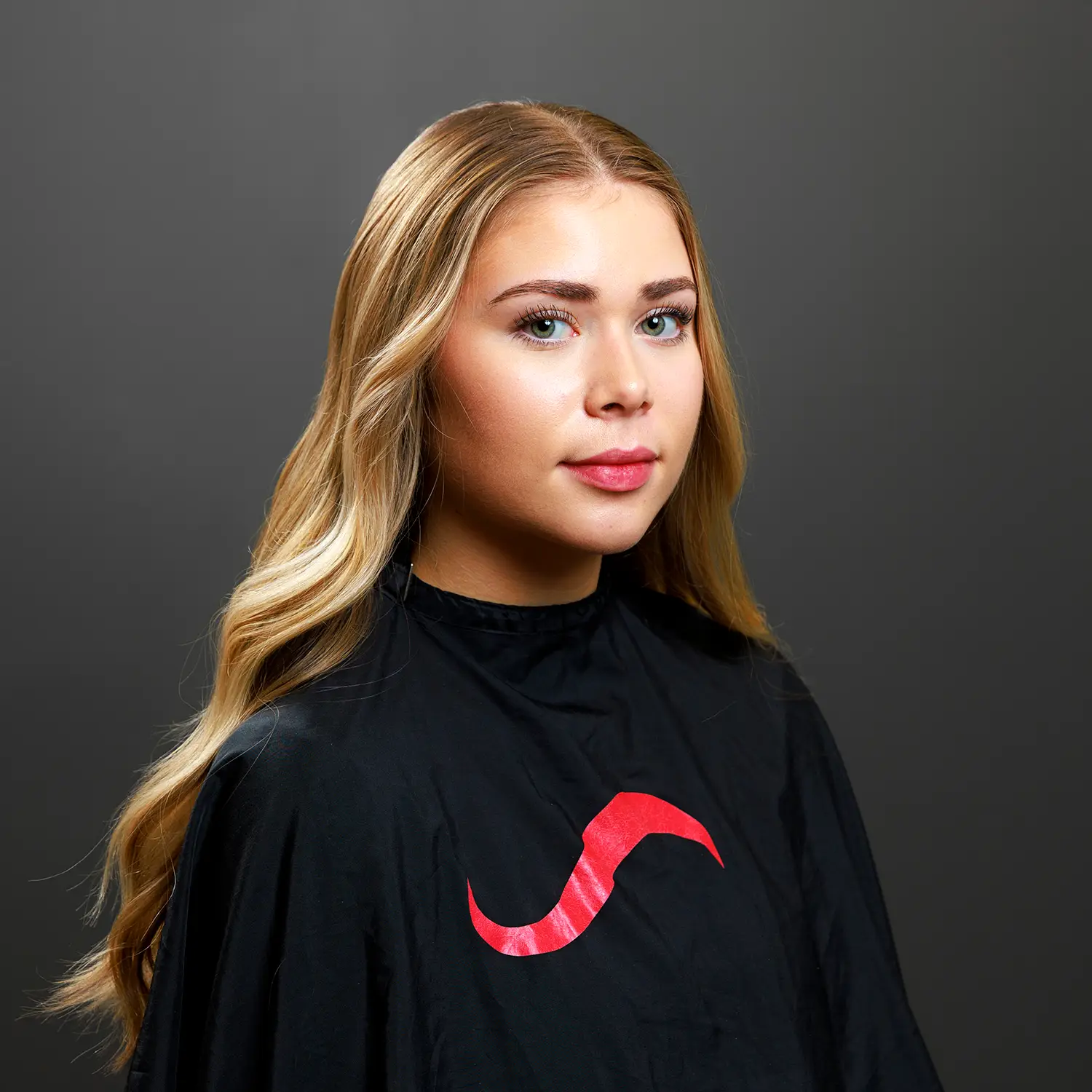 Portrettfotografering – Fotografering av hårmodell for Hårlokken frisør, Aukra