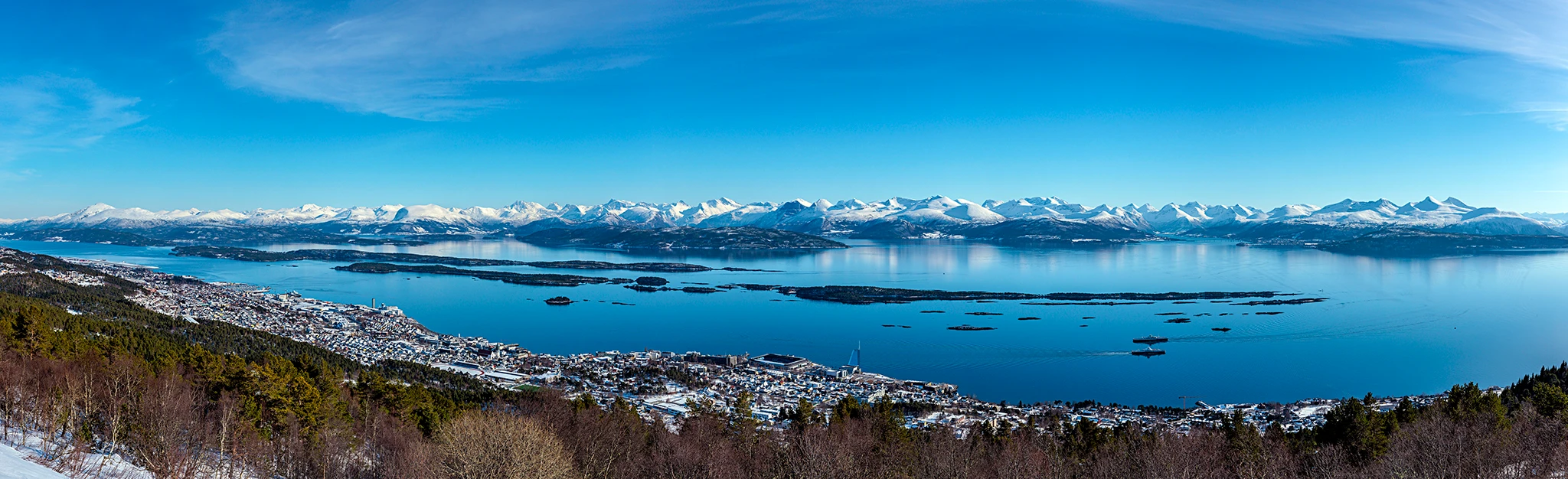 Moldepanorama vinter 2023– Panorama fra Varden i Molde.