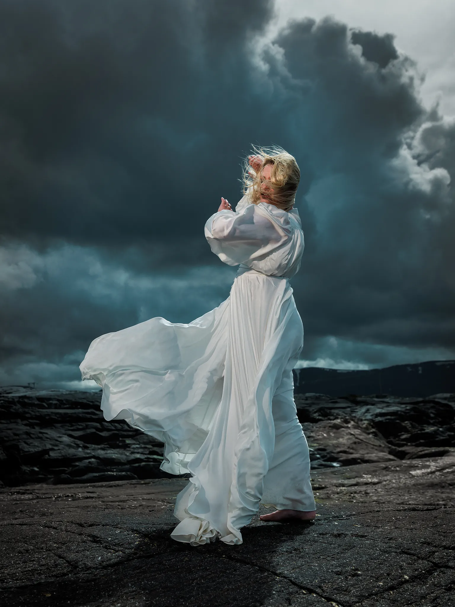 Portrett av operasanger Jeanette Krommen til platecover for låten "Stormens Vals" på Atlanterhavsvegen